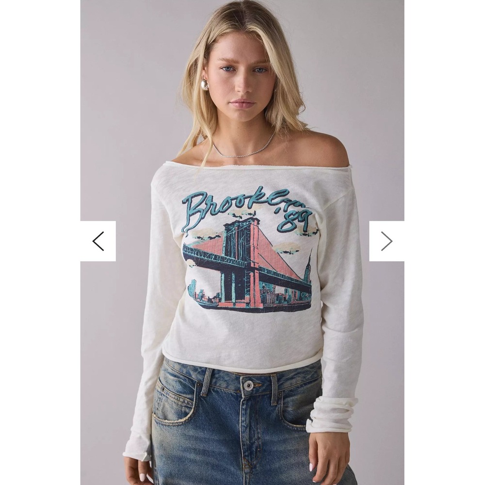 Urban Outfitters Brooklyn Bridge 89 Graphic LongSleeve Shirt White Small Raw Hem
